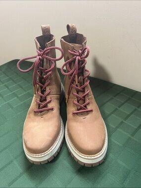 Toms Women's Tan Lace-Up Platform Boots with Red Laces